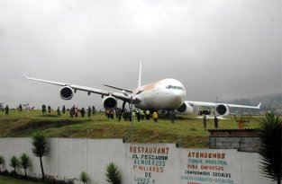 Летная авария (4 фотографии)