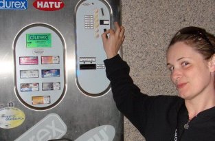 Забавные японские автоматы (10 Фото)