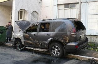  Вчера ночью в Киеве сгорел Toyota - Land Cruiser (13 фото)