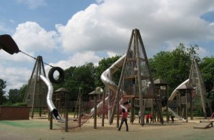 Необычные детские площадки (21 фото)