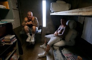 Тюрьма в Калифорнии: отделение строгого режима (21 фото)