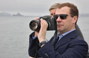 Довольный Дмитрий Медведев (37 фото)