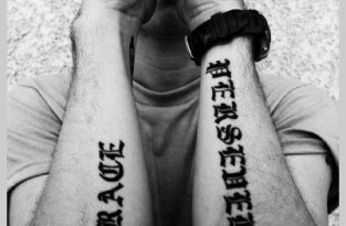 Что написано на татуировке? (2 фото)