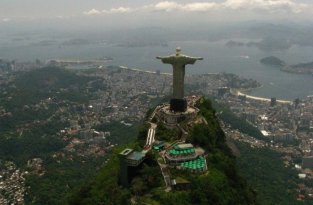 Статуя Спасителя Иисуса Христа в Рио-де-Жанейро, Бразилия (34 фото)