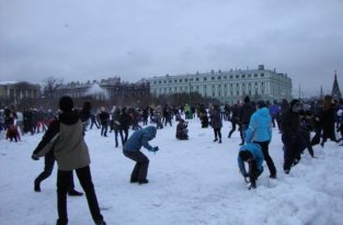 Арест за игру в снежки (14 фото)