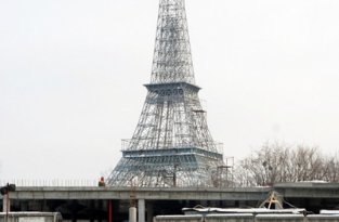 Эйфелева башня в Харькове (5 фото)