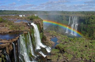 Удивительный водопад Игуасу (16 фото)