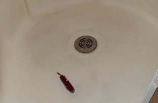 Чистка стока в ванной (5 фото)