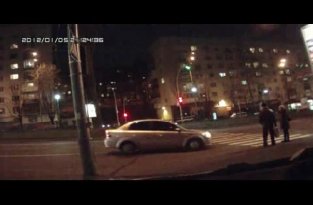 Пешеходы в Киеве бегают на красный свет