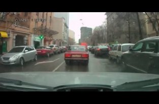 Чисто московская авария: Мерседес и Жигули