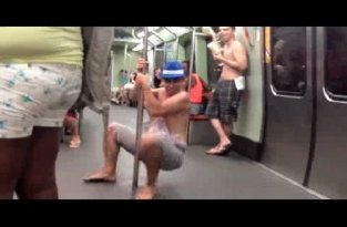 Танцевальная дуель в метро Рио Де Жанейро