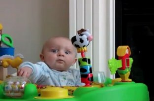 Интересная реакция малыша