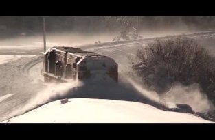 Поезд и снег