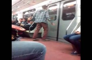 Парнишка в метро