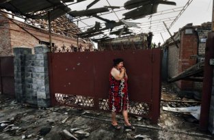 Во время ночных боев в Славянске были разрушены десятки жилых домов (6 фото)
