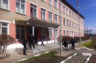 Уволенный замначальника ЦБ по Амурской области убил трех коллег и застрелился сам (8 фото)