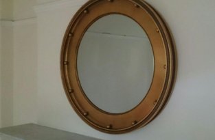 Находка за зеркалом в съемной квартире (3 фото)