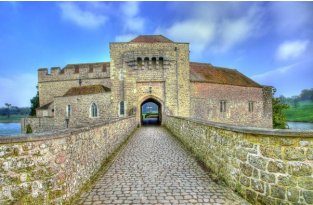 Замок Лидс - один из красивейших замков мира (7 фото)