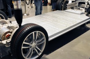 Из чего состоит аккумулятор электромобиля Tesla Model S? (12 фото)