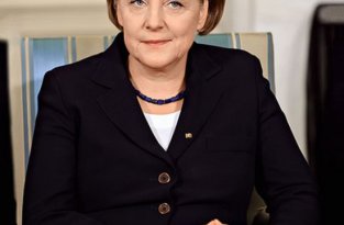 Нудистские фотографии голой Ангелы Меркель (3 фото) (эротика)