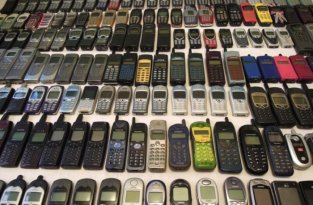 Огромная коллекция классических мобильных телефонов за бесценок (7 фото)