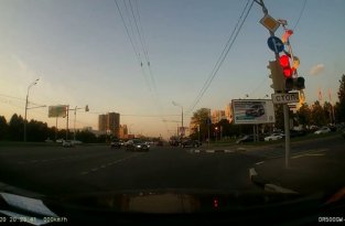 В Москве на перекрестке погиб мотоциклист