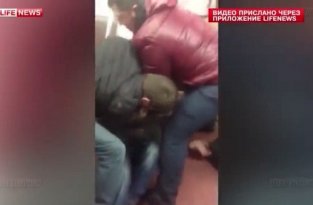 Пассажиры метро избили мигранта за грязную одежду