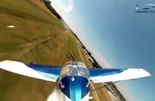 Невероятное мастерство пилота спортивного самолета
