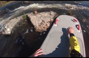 Спортсмен-экстремал спас белку из бушующей реки