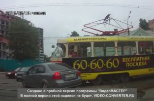 Женщина не уступила дорогу трамваю