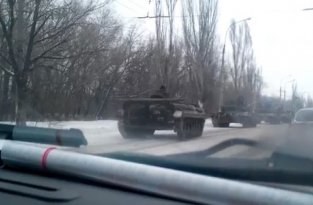 В сети появилось видео колонны военной техники у Краснодона