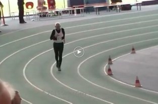 95-летний спортсмен побил мировой рекорд на дистанции 200 метров