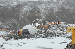Новое видео cхода лавины на Эвересте глазами альпиниста