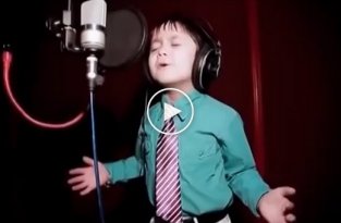 4-летний Журабек Жураев проникновенно исполнил знаменитую песню