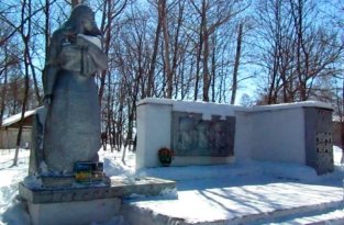 Ремонт мемориала Великой Отечественной войны в Кемеровской области (7 фото)