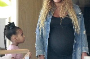 В Сети появились «несчастные» фото беременной Бейонсе