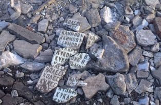В Омской области проводят проверку сообщения о ремонте дороги мемориальными плитами с именами героев ВОВ (фото + видео)