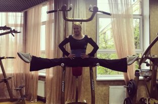 41-летняя балерина Анастасия Волочкова хвастается идеальной растяжкой