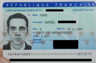 Француз получил удостоверение личности с 3D-моделью лица (3 фото)