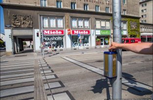 Платные пешеходные переходы в Австрии (2 фото)