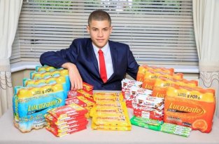 15-летний лондонский подросток создал бизнес-империю, продавая шоколадки в школьном туалете (7 фото)