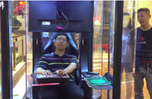 Китайский торговый центр установил кабинки для скучающих на шопинге мужей (5 фото + 1 видео)