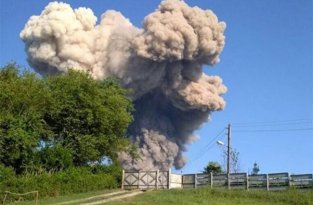 Взрыв на складе боеприпасов в Абхазии (12 фото + видео)