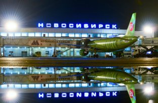 Самолёт из Новосибирска экстренно сел в Екатеринбурге из-за плохого самочувствия ребенка (2 фото)