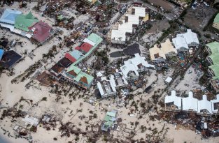 Последствия урагана Ирма на острове Сен-Мартен (23 фото)
