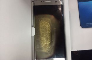 Смартфоны Samsung продолжают взрываться (4 фото)