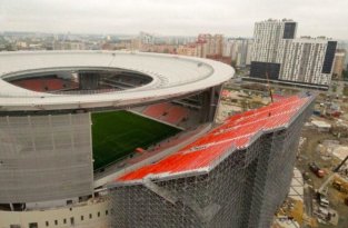 Странные трибуны стадиона ЧМ-2018 в Екатеринбурге развеселили интернет (6 фото)