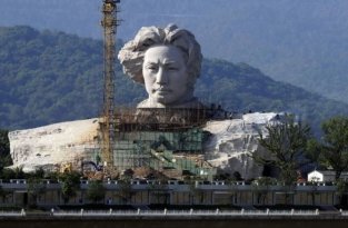 Огромная голова Mao Цзэдуна в китайском городе Чанша (8 фото)