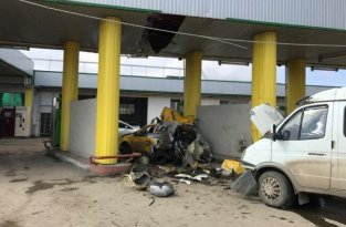 Взрыв автомобиля в Минераловодском городском округе (6 фото)