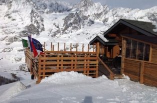 В итальянских Альпах заблудившийся пьяный турист поднялся на высоту 2400 метров